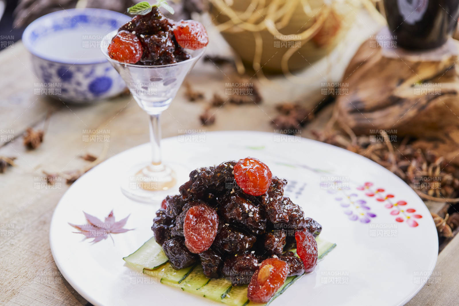 梅爆牛仔粒牛肉图片