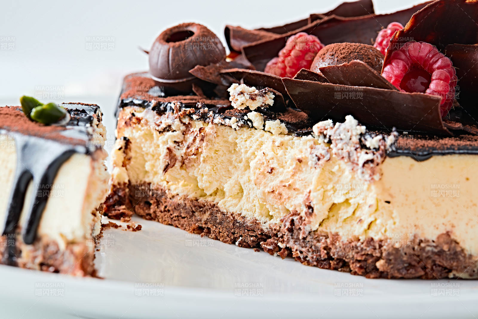 可可撒粉黑巧克力奶酪慕斯蛋糕图片