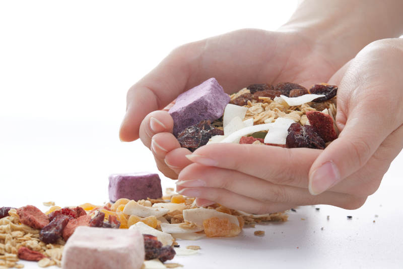 美味健康的营养早餐坚果混合烤燕麦图片