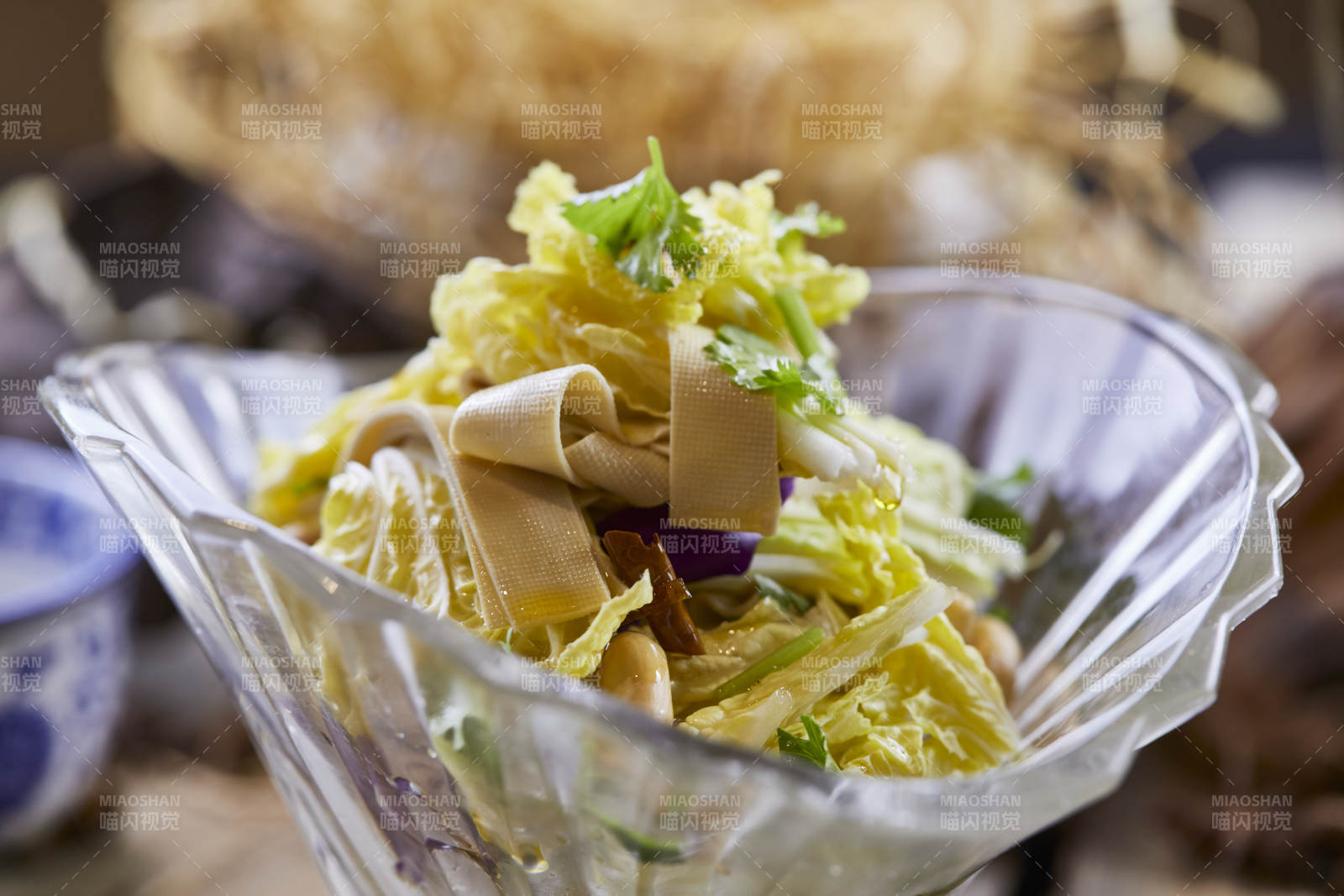 农家下酒菜豆皮菜心紫甘蓝果仁图片