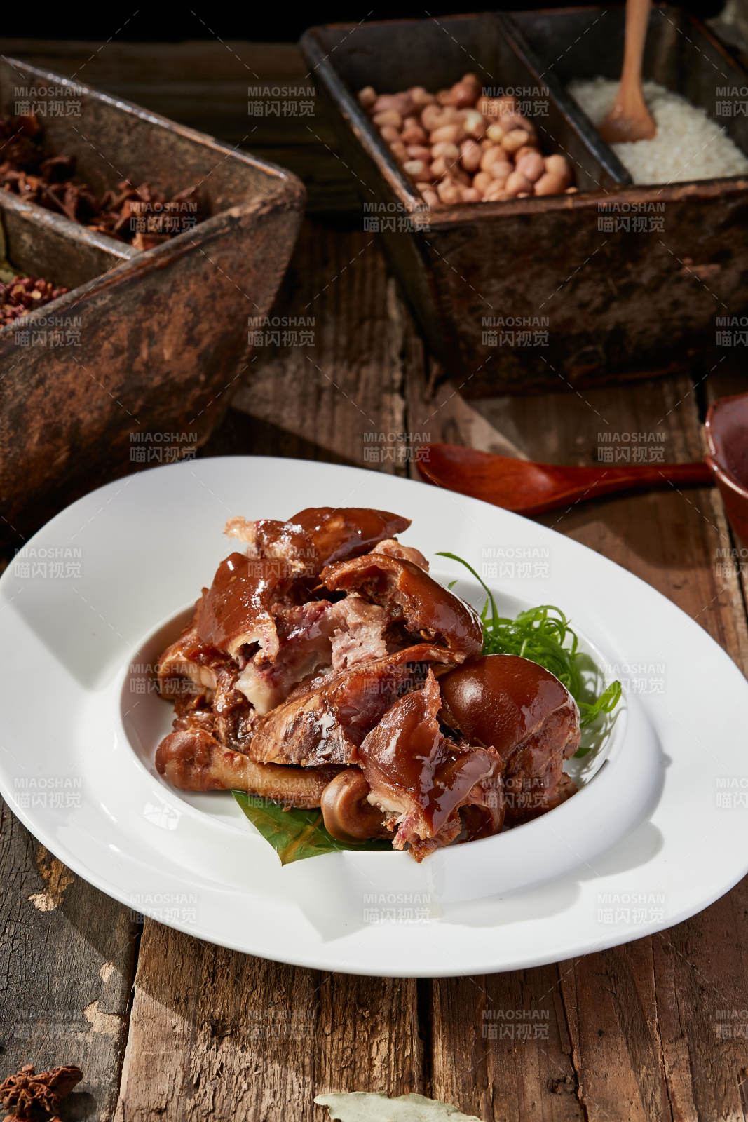 手撕卤猪蹄图片