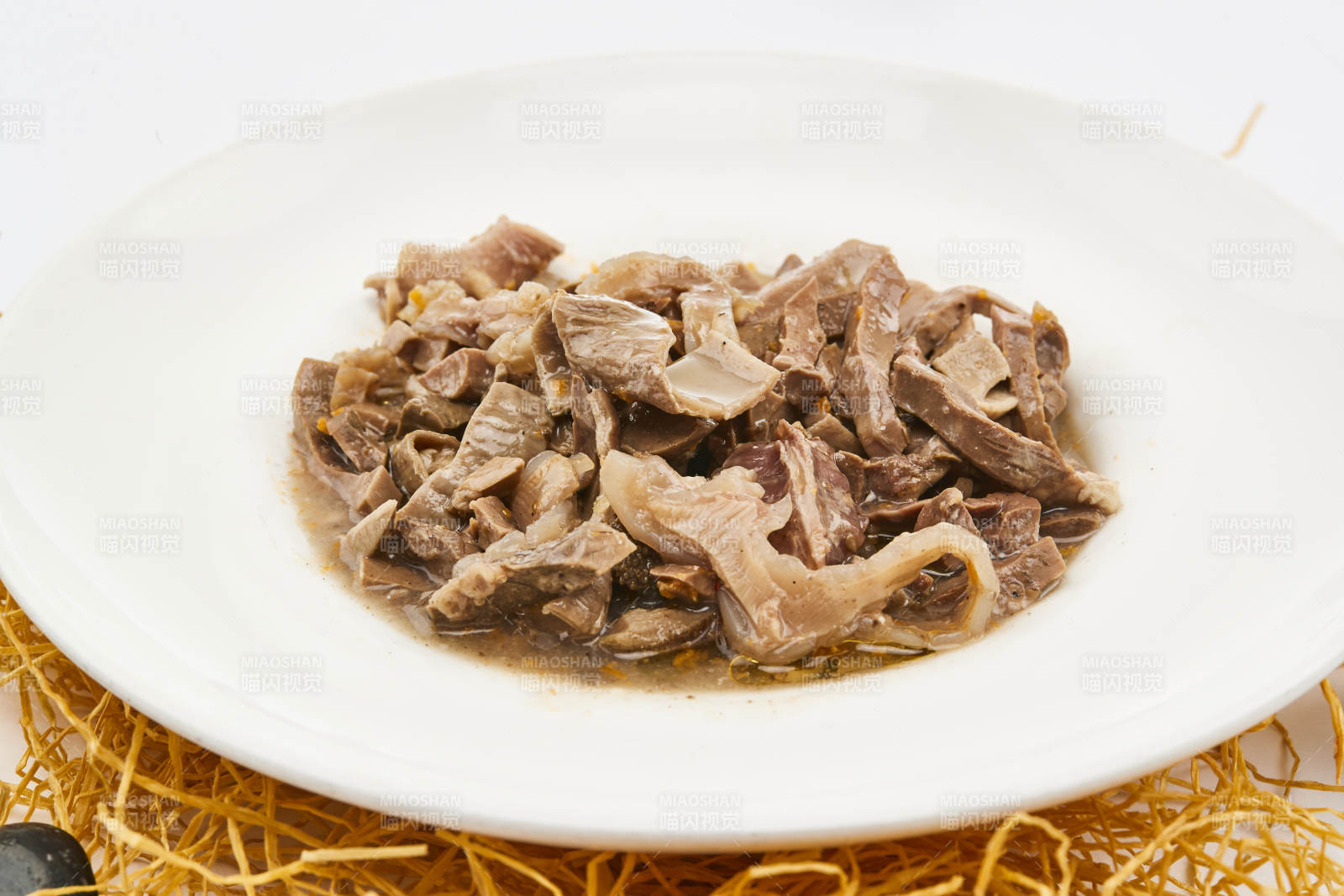 家常酱炖牛筋头巴脑图片