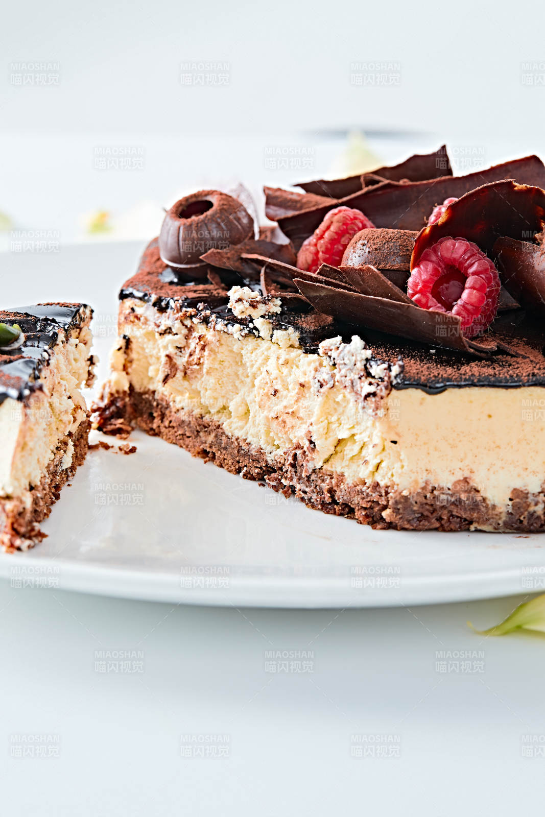 可可撒粉黑巧克力奶酪慕斯蛋糕图片