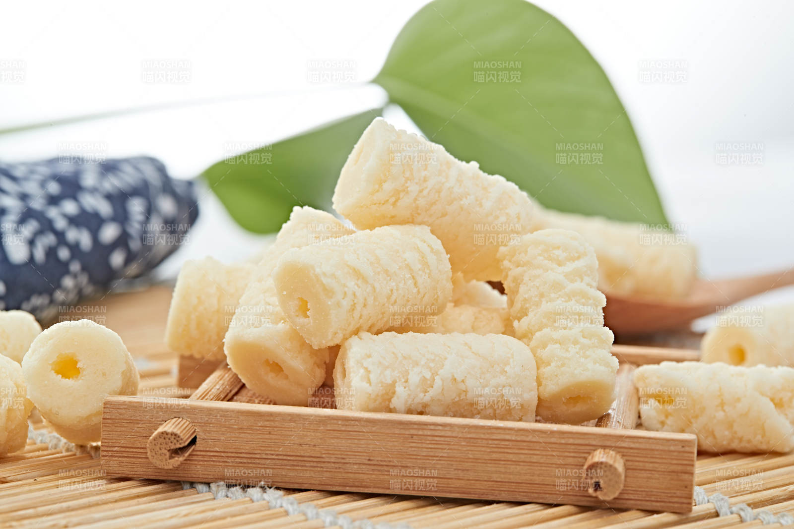 浓香甜美滋味浓郁的蒙族牛奶制品特写图片