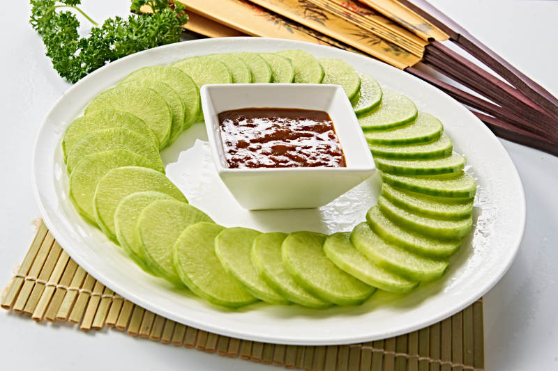 蘸酱青萝卜片图片