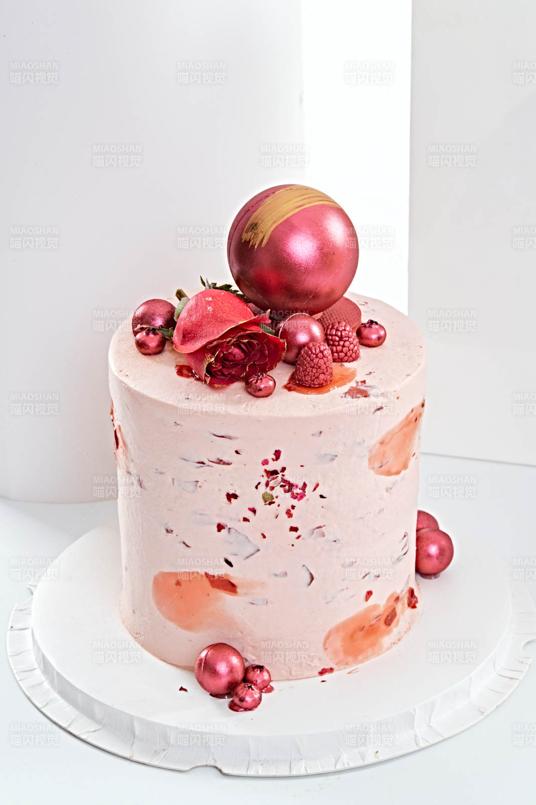 罗马的秘密玫瑰香味乳脂鲜奶婚礼蛋糕图片