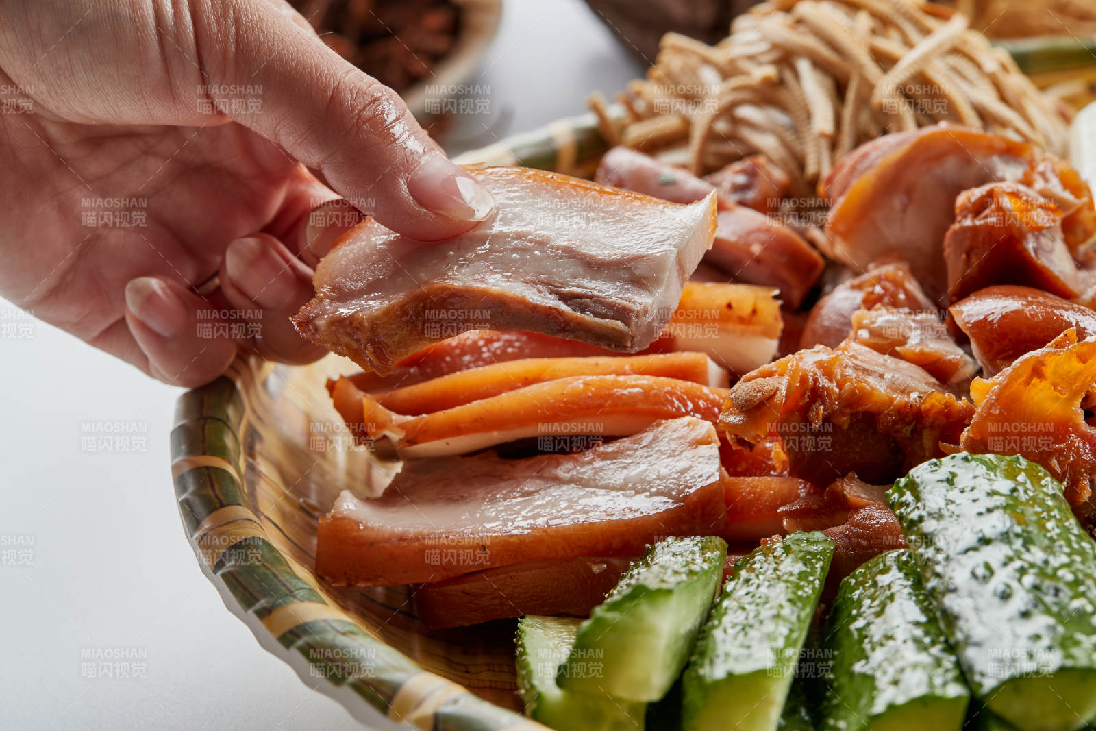 竹制笸箩装的农家大丰收图片