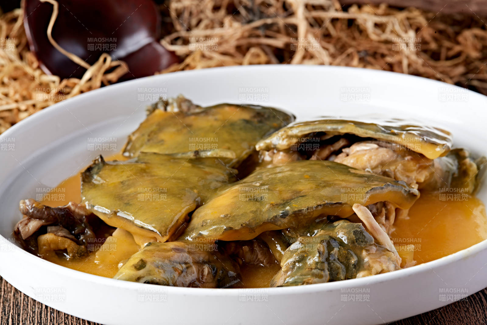 浓汤炖甲鱼图片