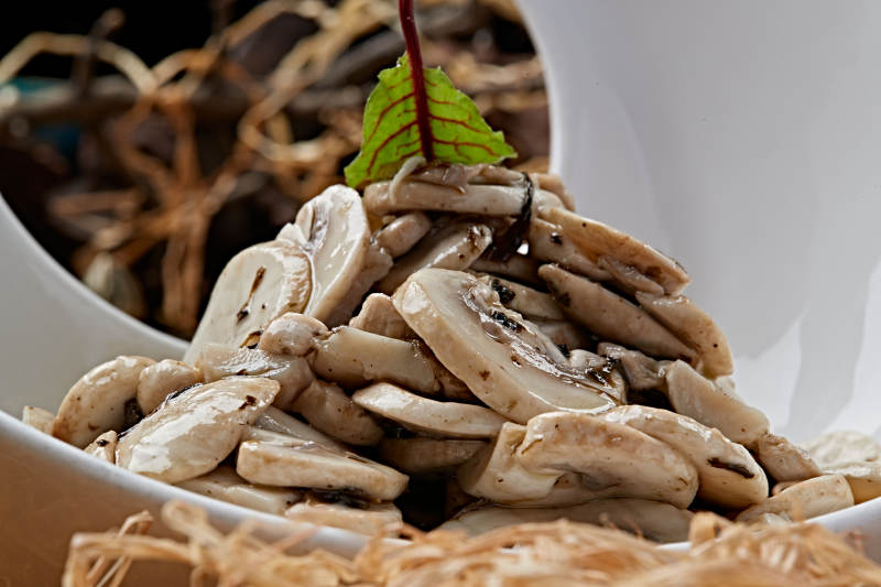 炝拌塞外白口蘑图片