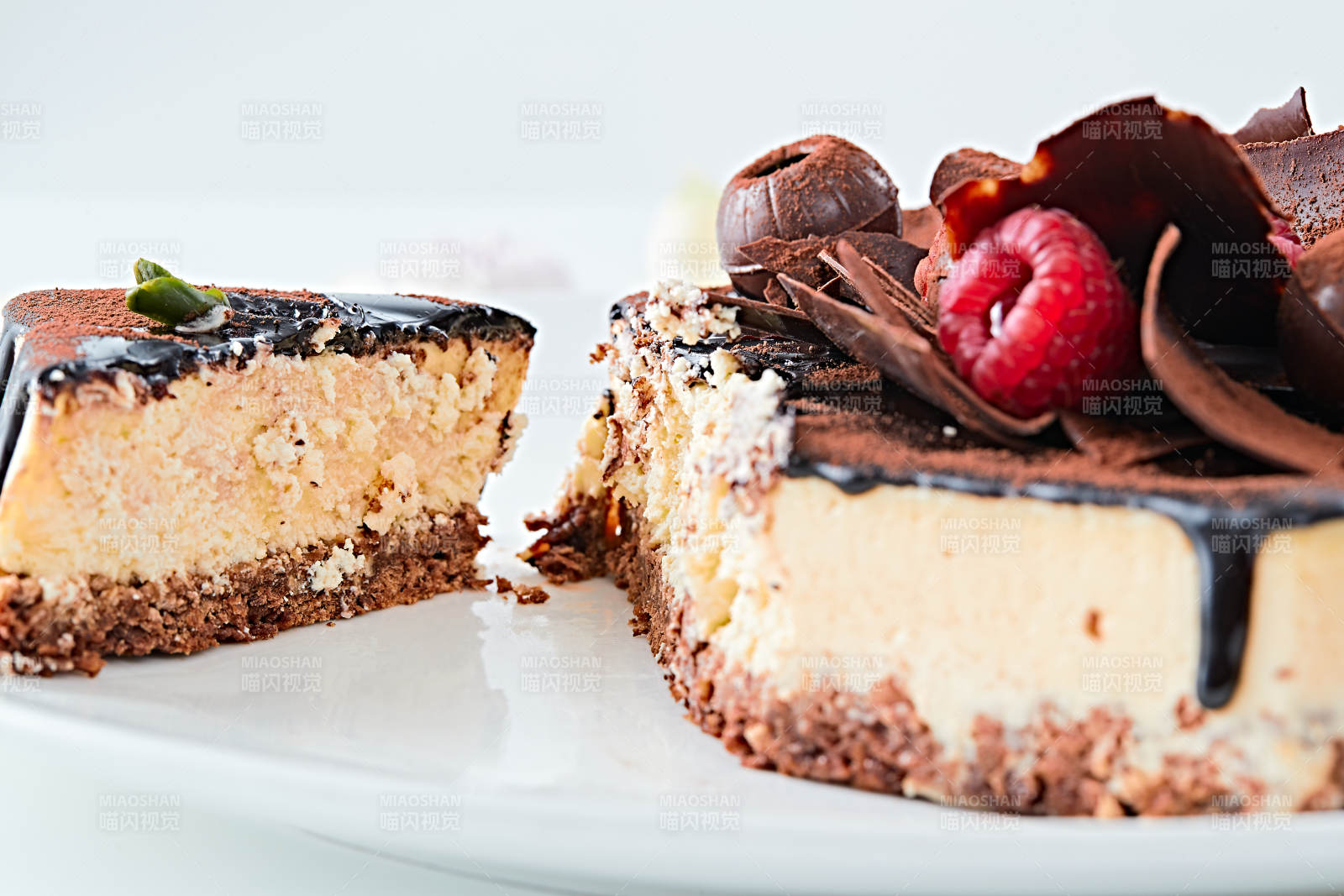 可可撒粉黑巧克力奶酪慕斯蛋糕图片