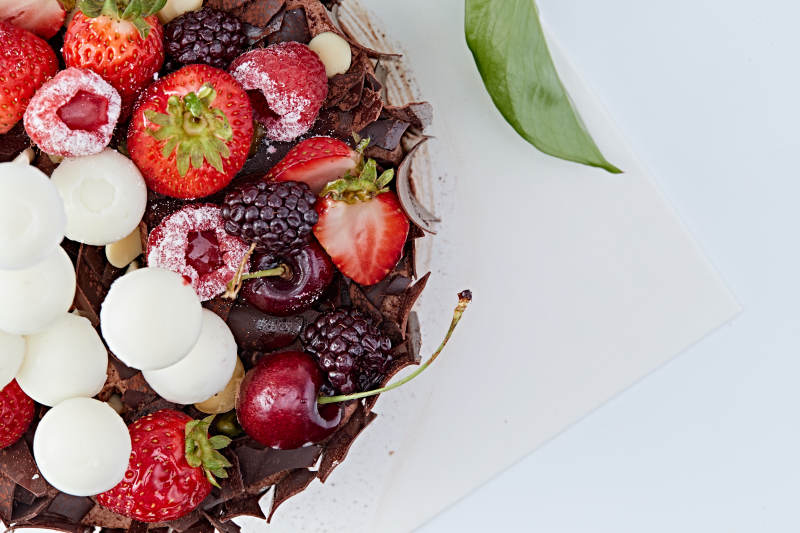 法式鲜果浓香黑森林巧克力生日蛋糕图片