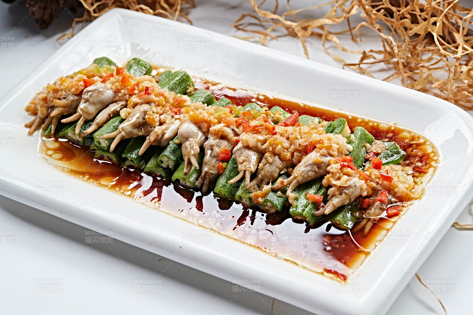 剁椒浇汁秋葵蒸蛏子图片