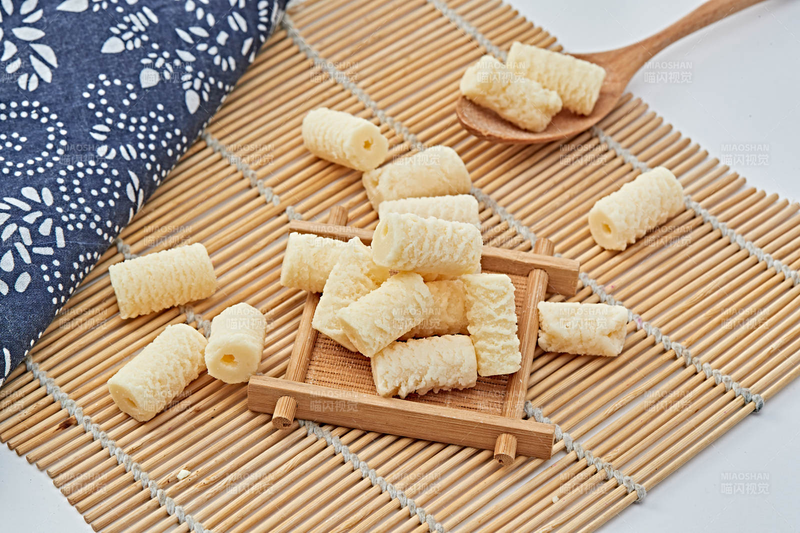 浓香甜美滋味浓郁的蒙族牛奶制品特写图片