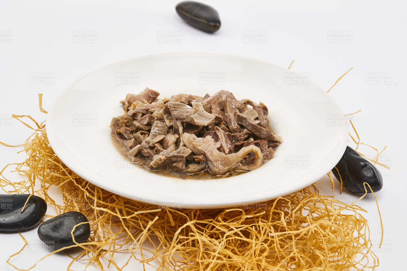 家常酱炖牛筋头巴脑图片