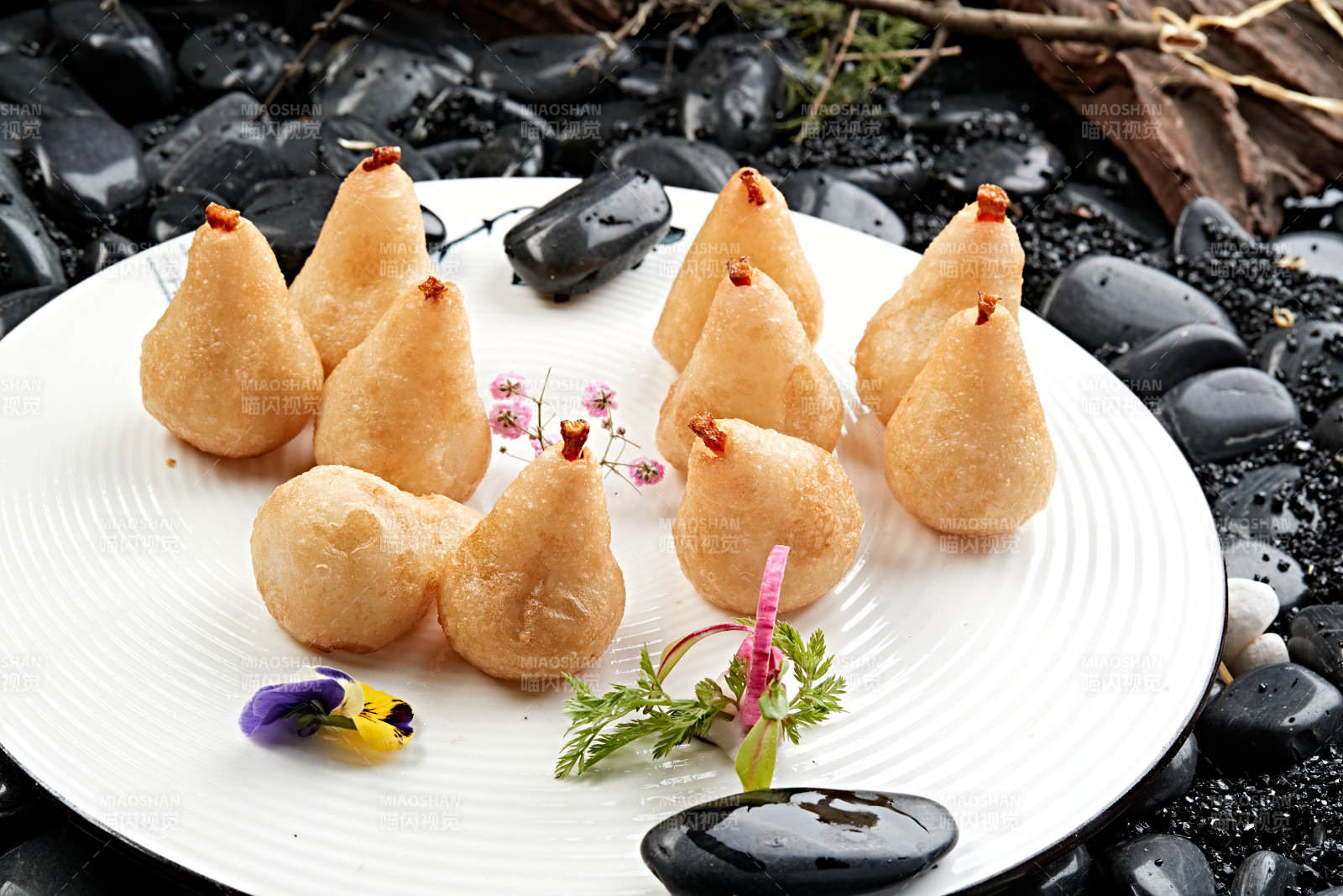 荔枝馅料的仿梨形糯米糕图片