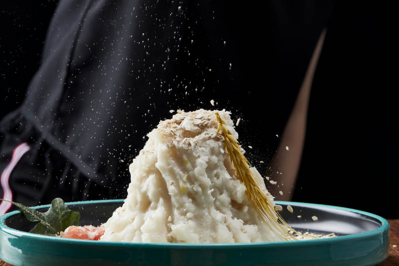 传统健康美食营养土豆泥配薯片图片