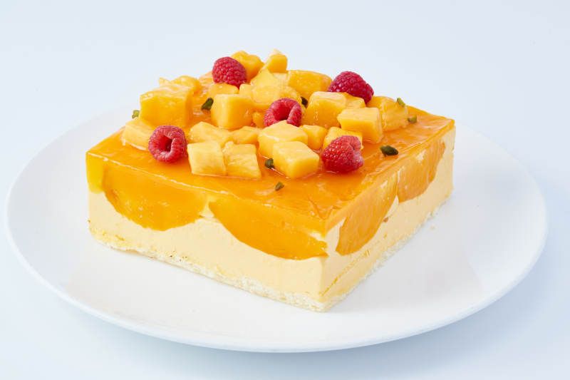 树莓芒果鲜奶慕斯蛋糕图片