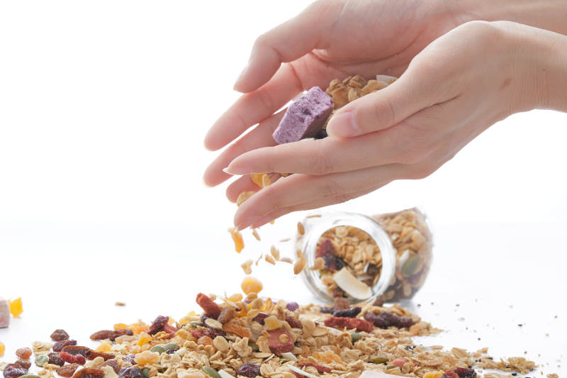 美味健康的营养早餐坚果混合烤燕麦图片