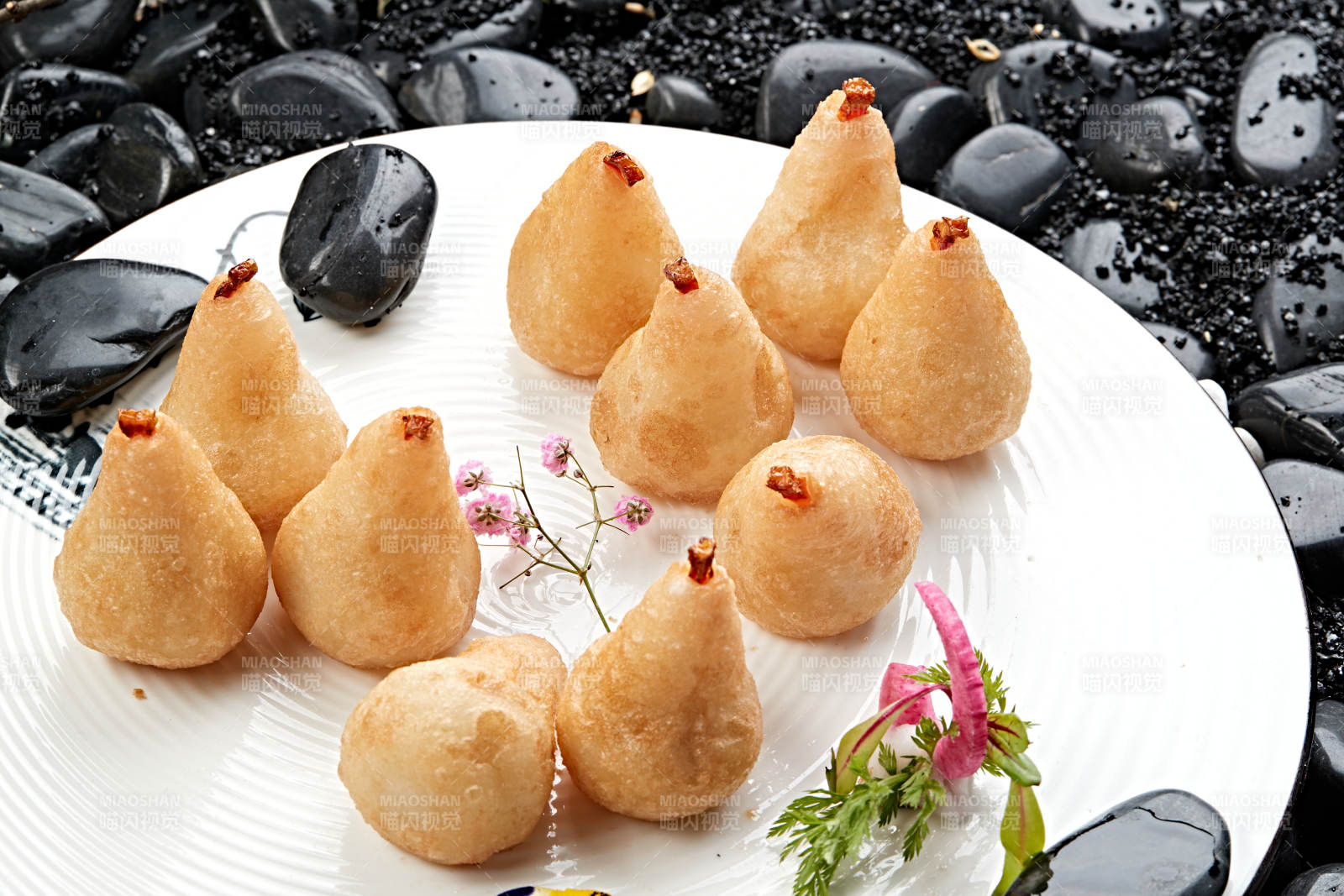 荔枝馅料的仿梨形糯米糕图片