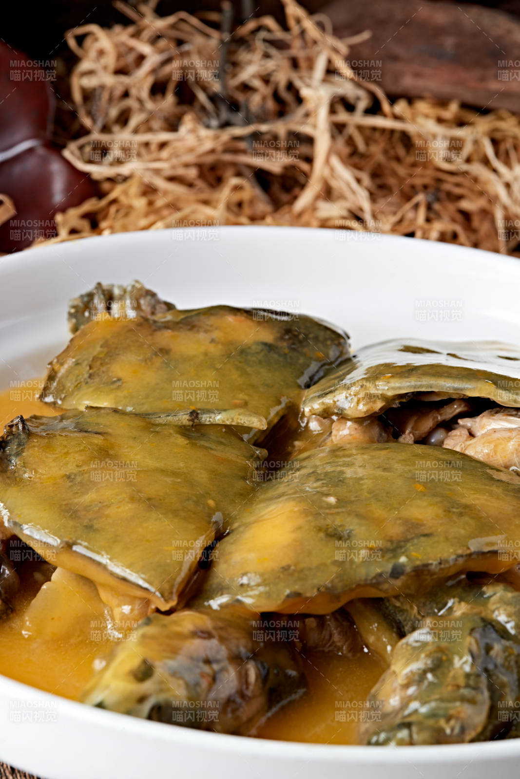 浓汤炖甲鱼图片