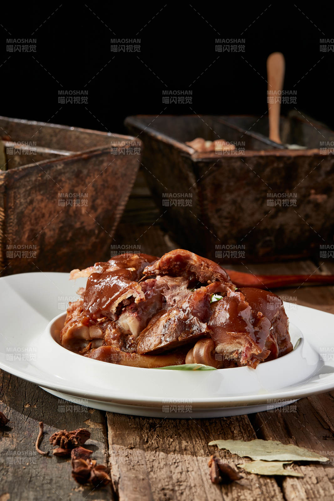 手撕卤猪蹄图片