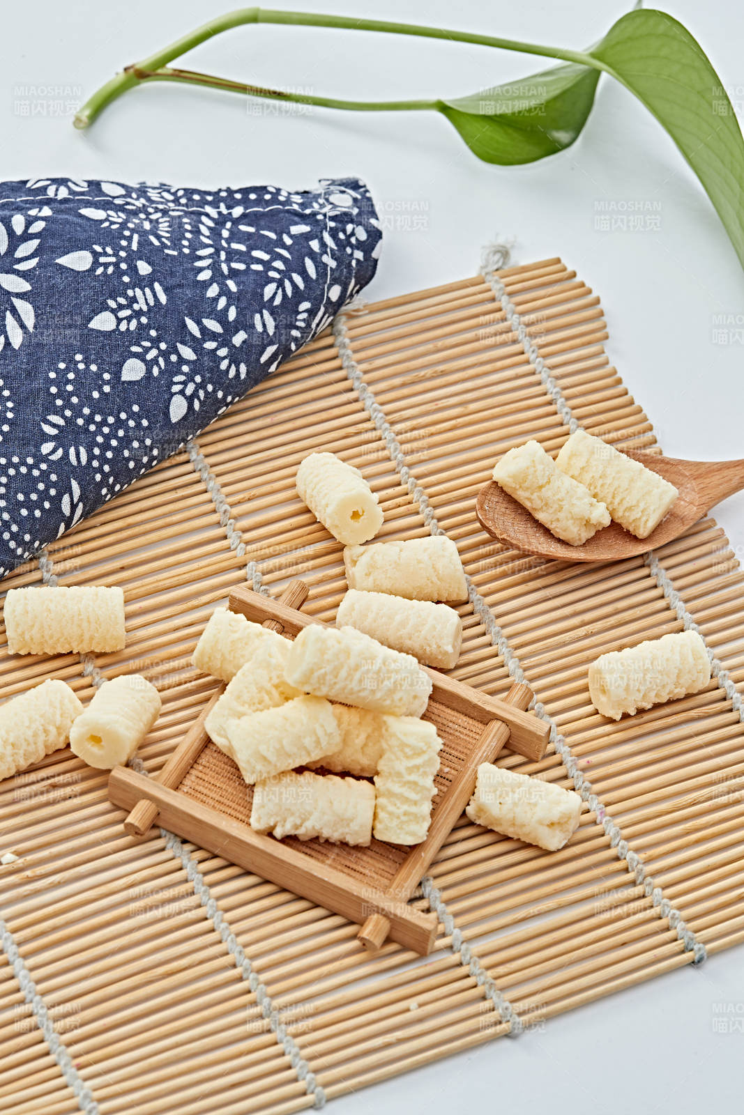 浓香甜美滋味浓郁的蒙族牛奶制品特写图片