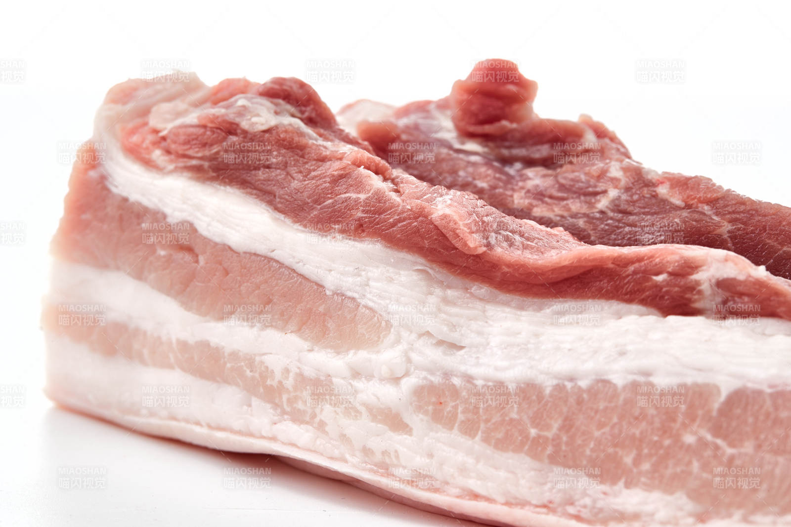 检疫合格的屠宰生鲜猪肉图片