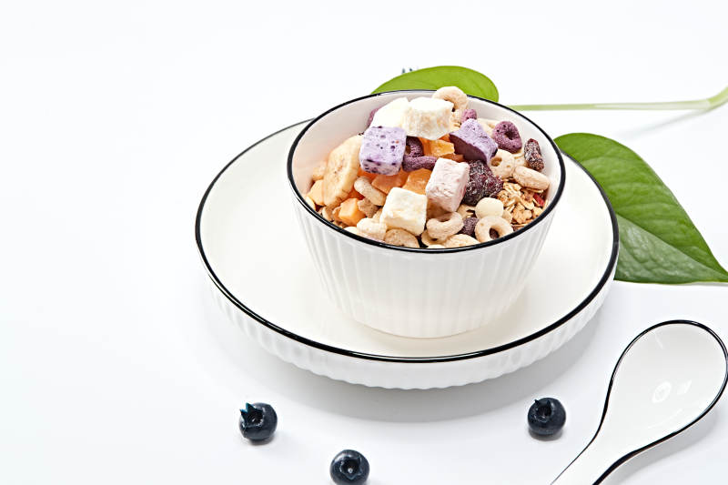 美味健康的营养早餐坚果混合烤燕麦图片