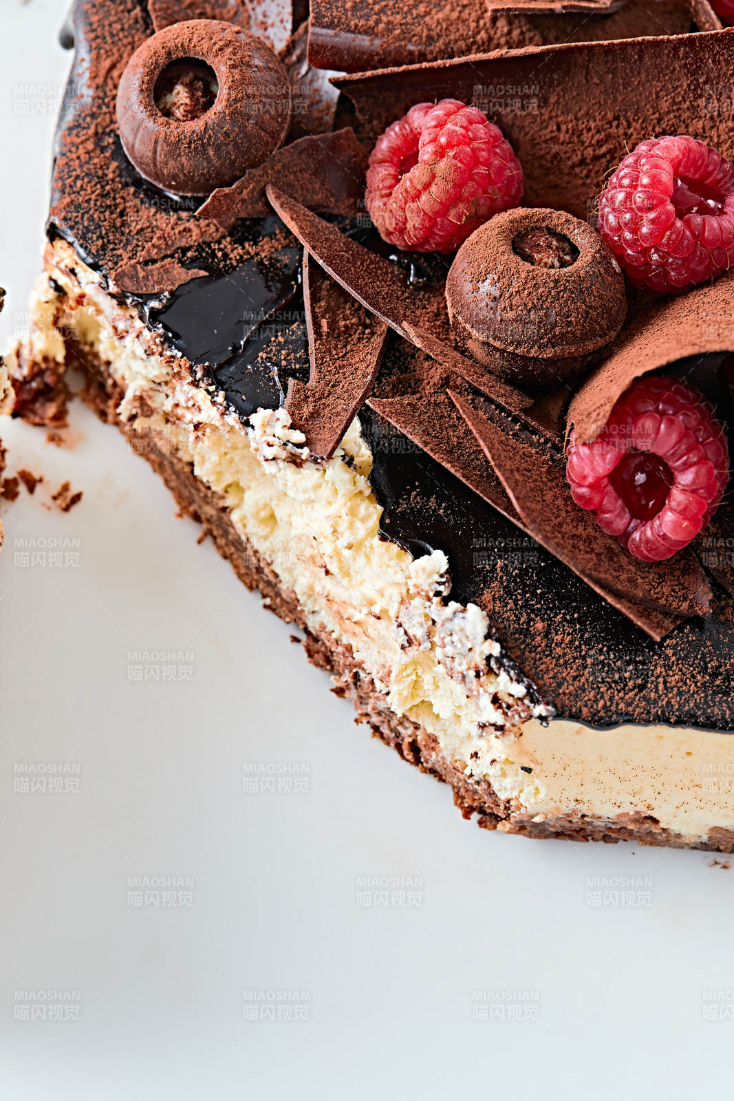可可撒粉黑巧克力奶酪慕斯蛋糕图片