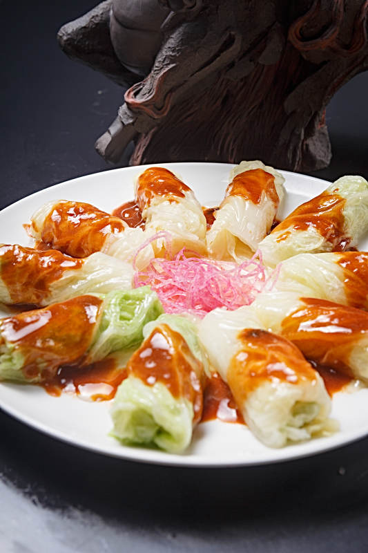 包菜浇汁蒸水晶大虾卷图片