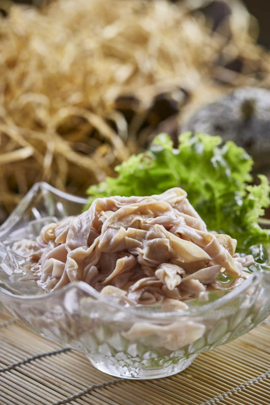 玻璃器皿装的新鲜鸭肠图片