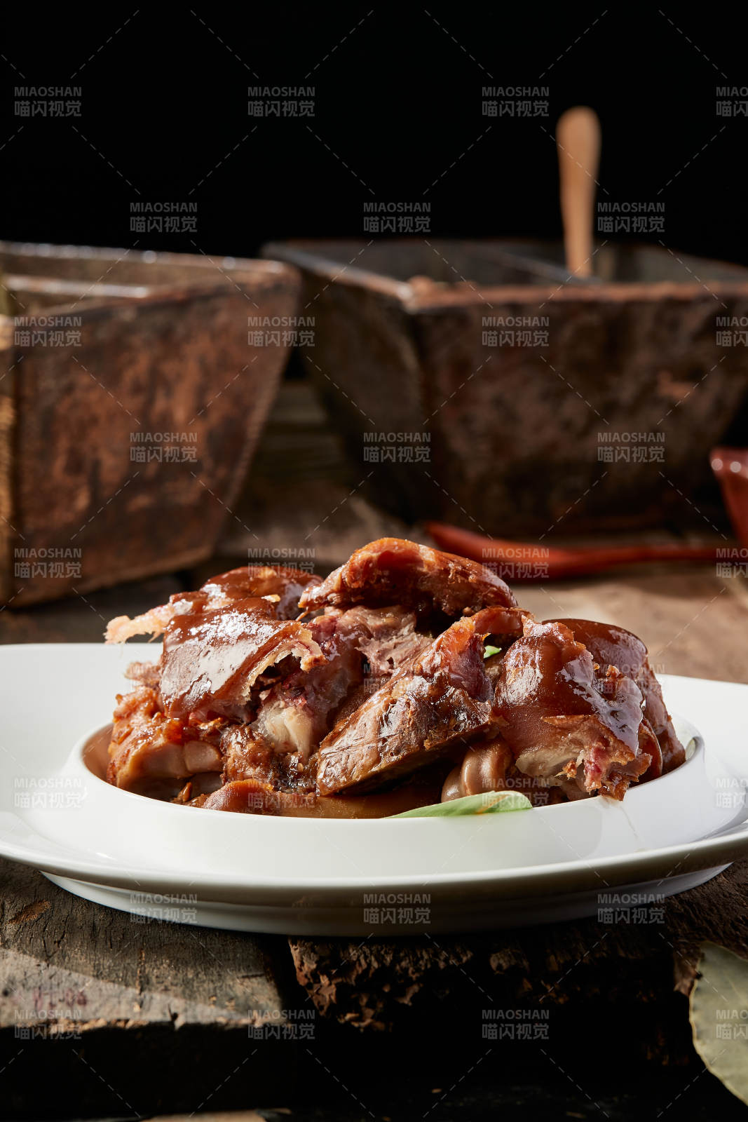手撕卤猪蹄图片