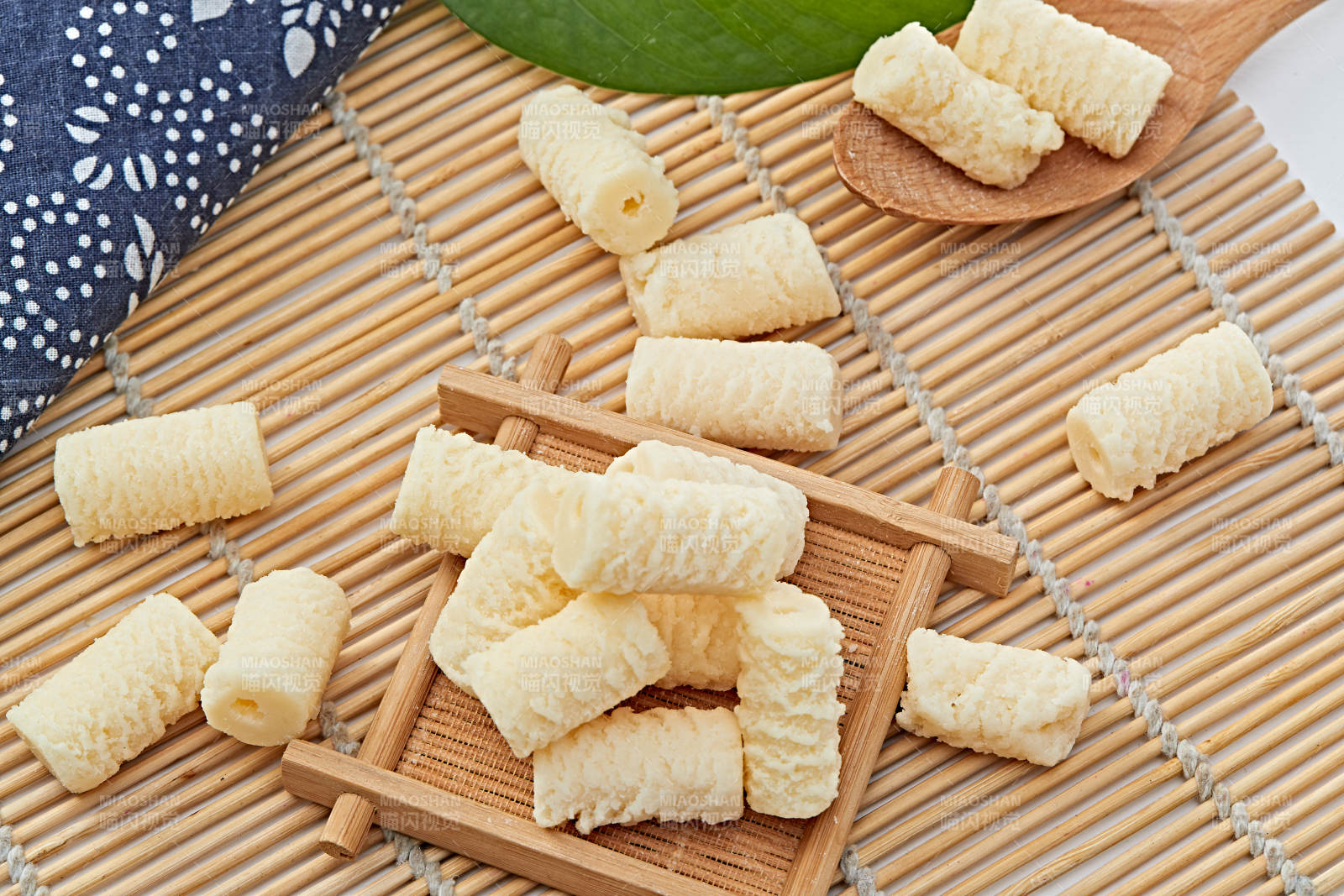 浓香甜美滋味浓郁的蒙族牛奶制品特写图片