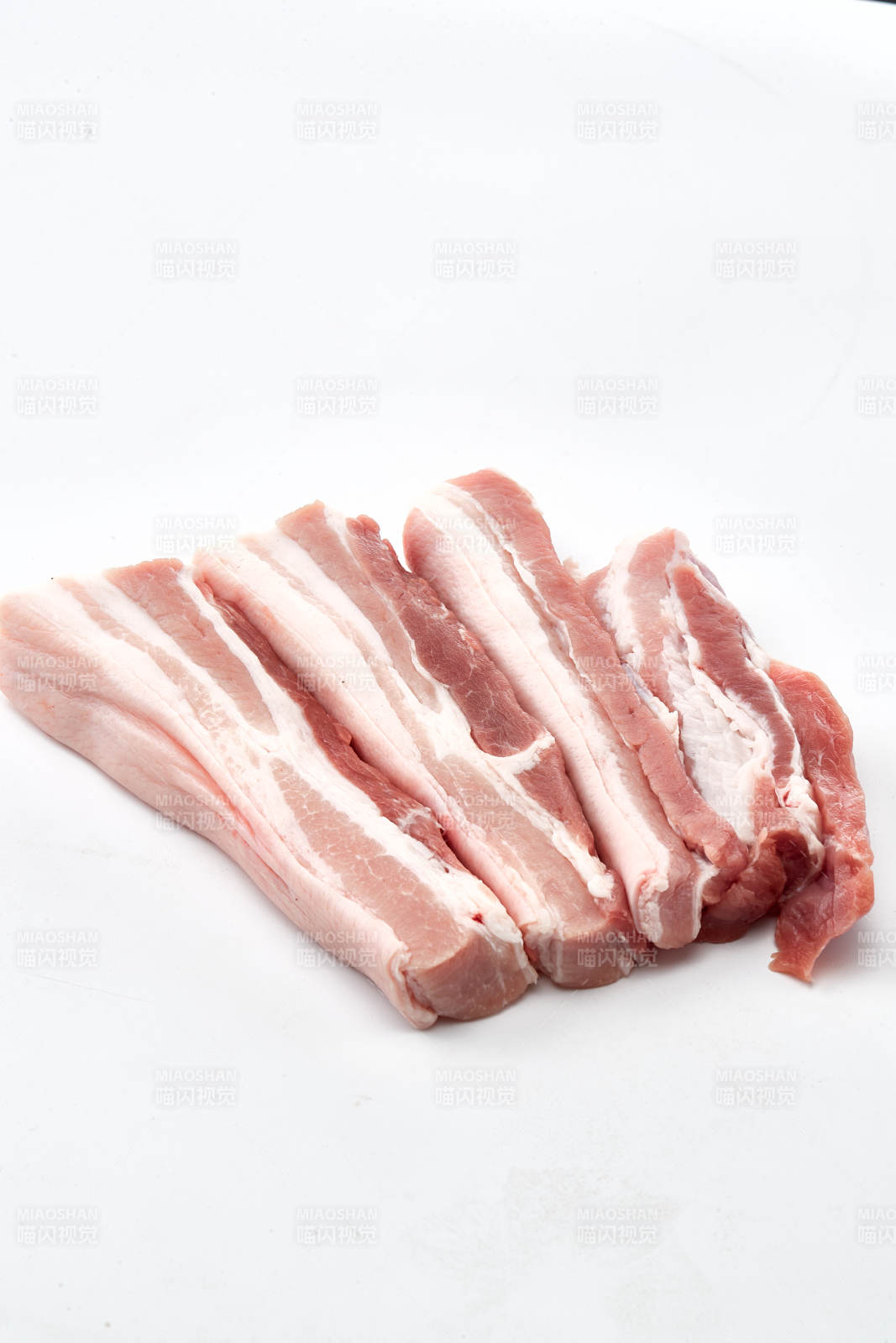 检疫合格的屠宰生鲜猪肉图片