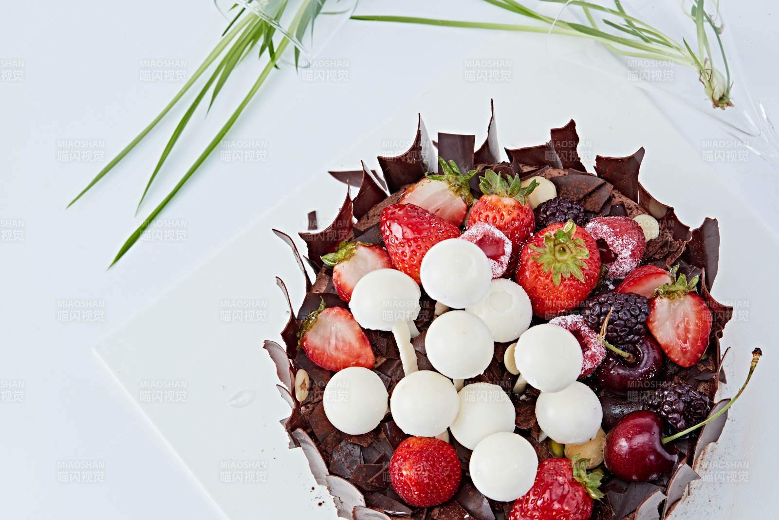 法式鲜果浓香黑森林巧克力生日蛋糕图片