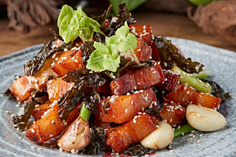 龙井蒜香红烧肉图片