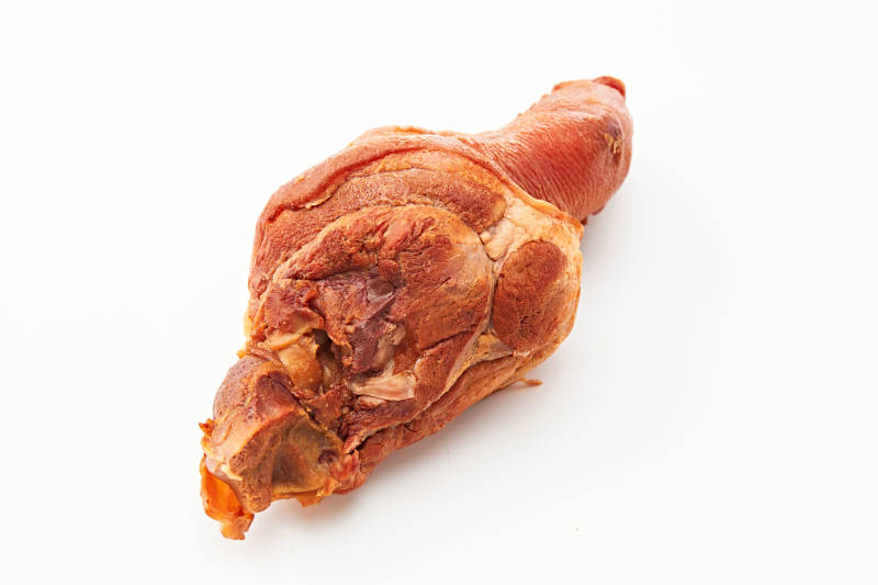 烟熏小香猪肘子图片