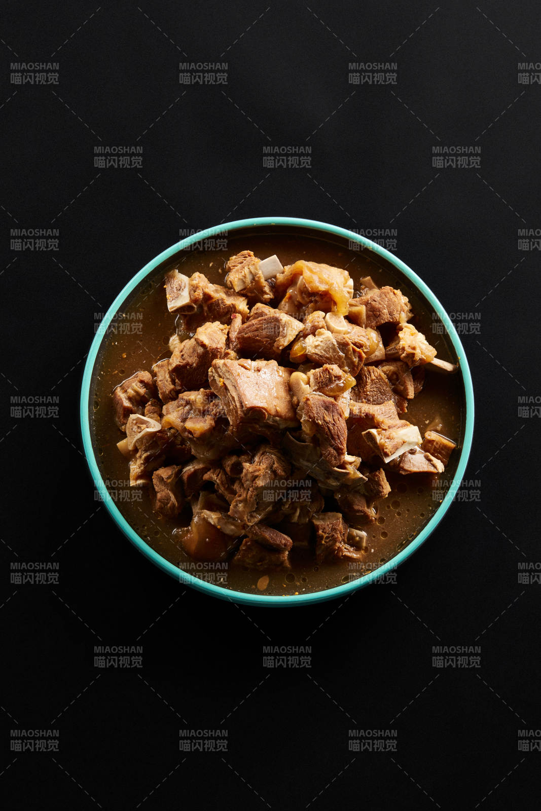 家常酱炖牛筋头巴脑图片