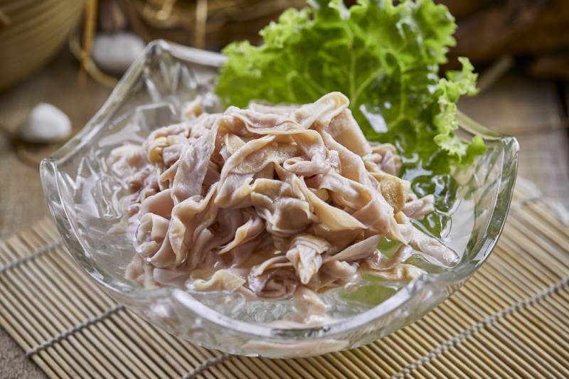 玻璃器皿装的新鲜鸭肠图片