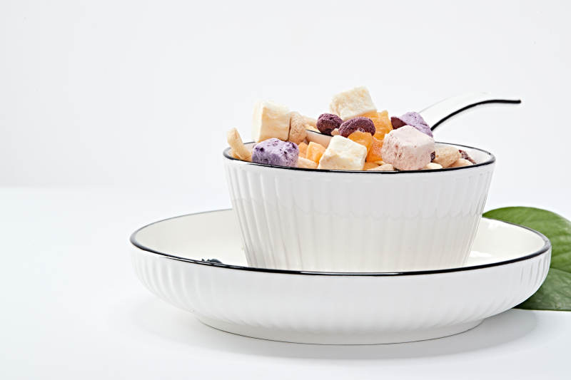 美味健康的营养早餐坚果混合烤燕麦图片