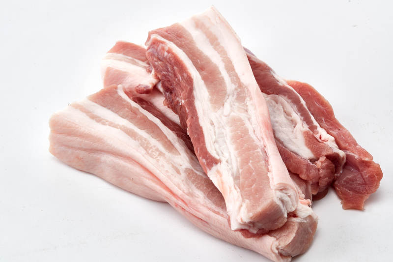 检疫合格的屠宰生鲜猪肉图片