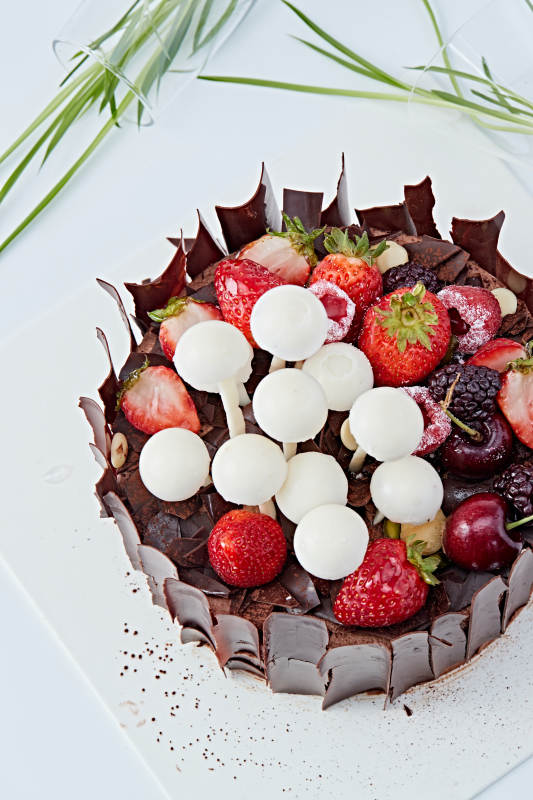 法式鲜果浓香黑森林巧克力生日蛋糕图片