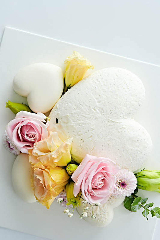 爱心造型椰奶香芋情人节蛋糕图片