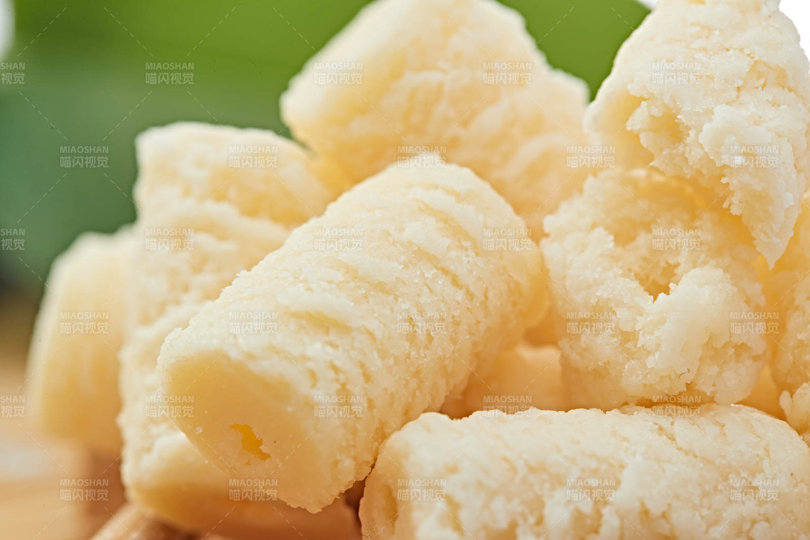 浓香甜美滋味浓郁的蒙族牛奶制品特写图片