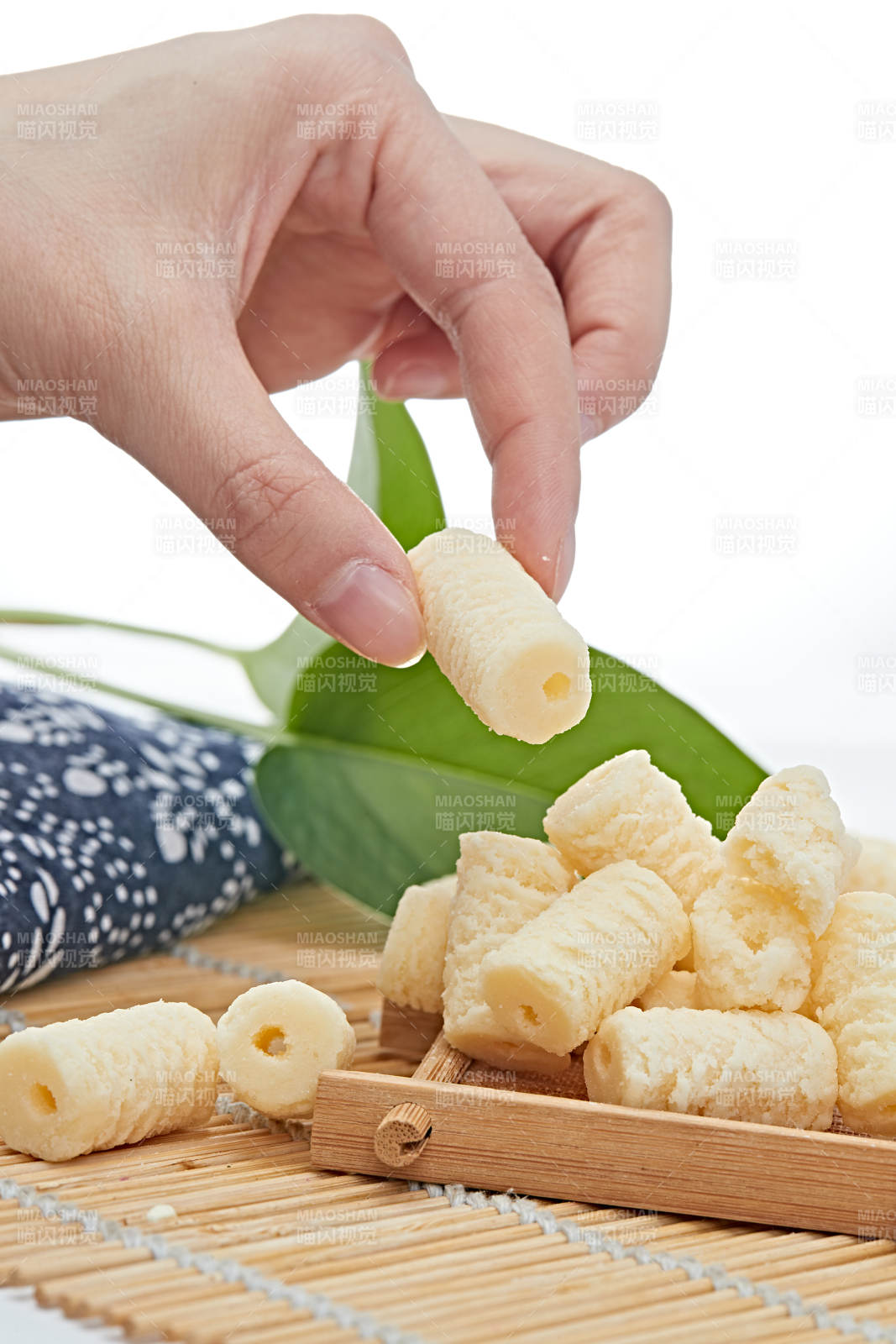 浓香甜美滋味浓郁的蒙族牛奶制品特写图片