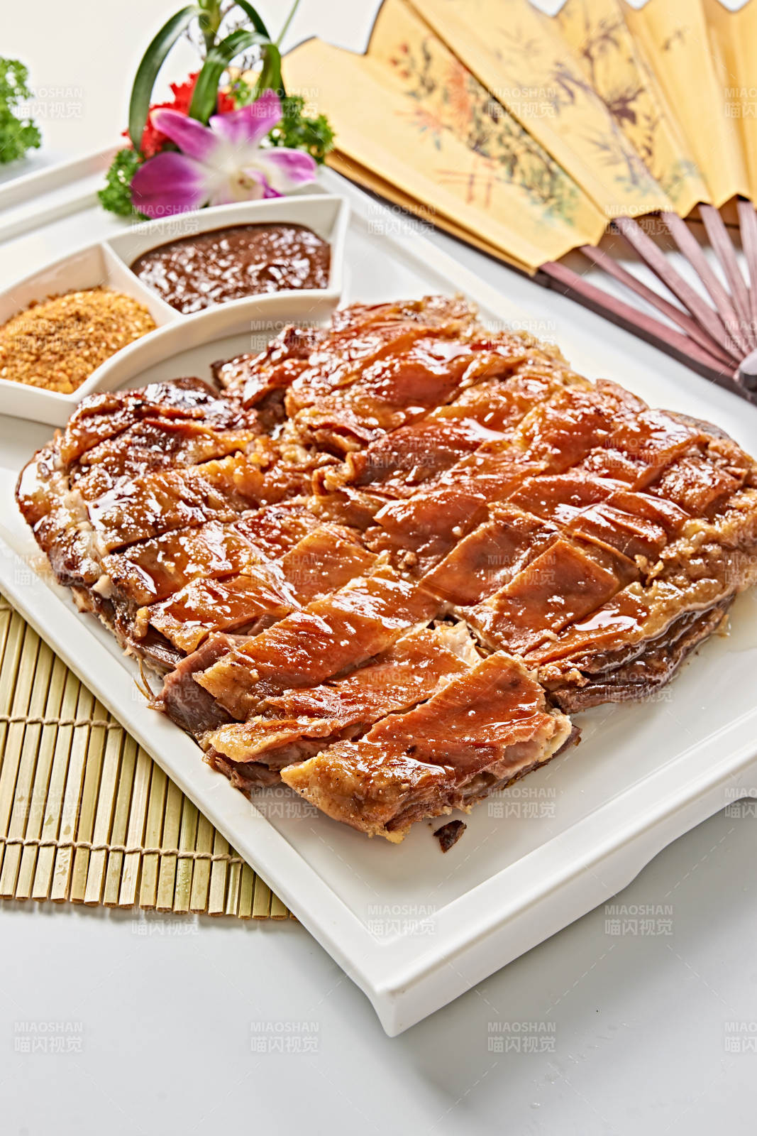 炭烤脆皮羊排图片