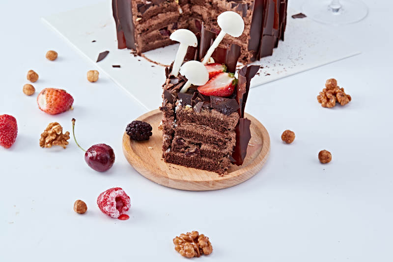 法式鲜果浓香黑森林巧克力生日蛋糕图片