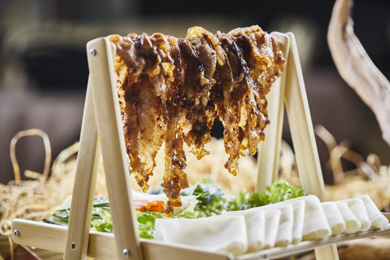 晾干烤肉配薄饼肥牛图片