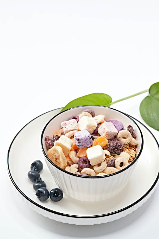 美味健康的营养早餐坚果混合烤燕麦图片