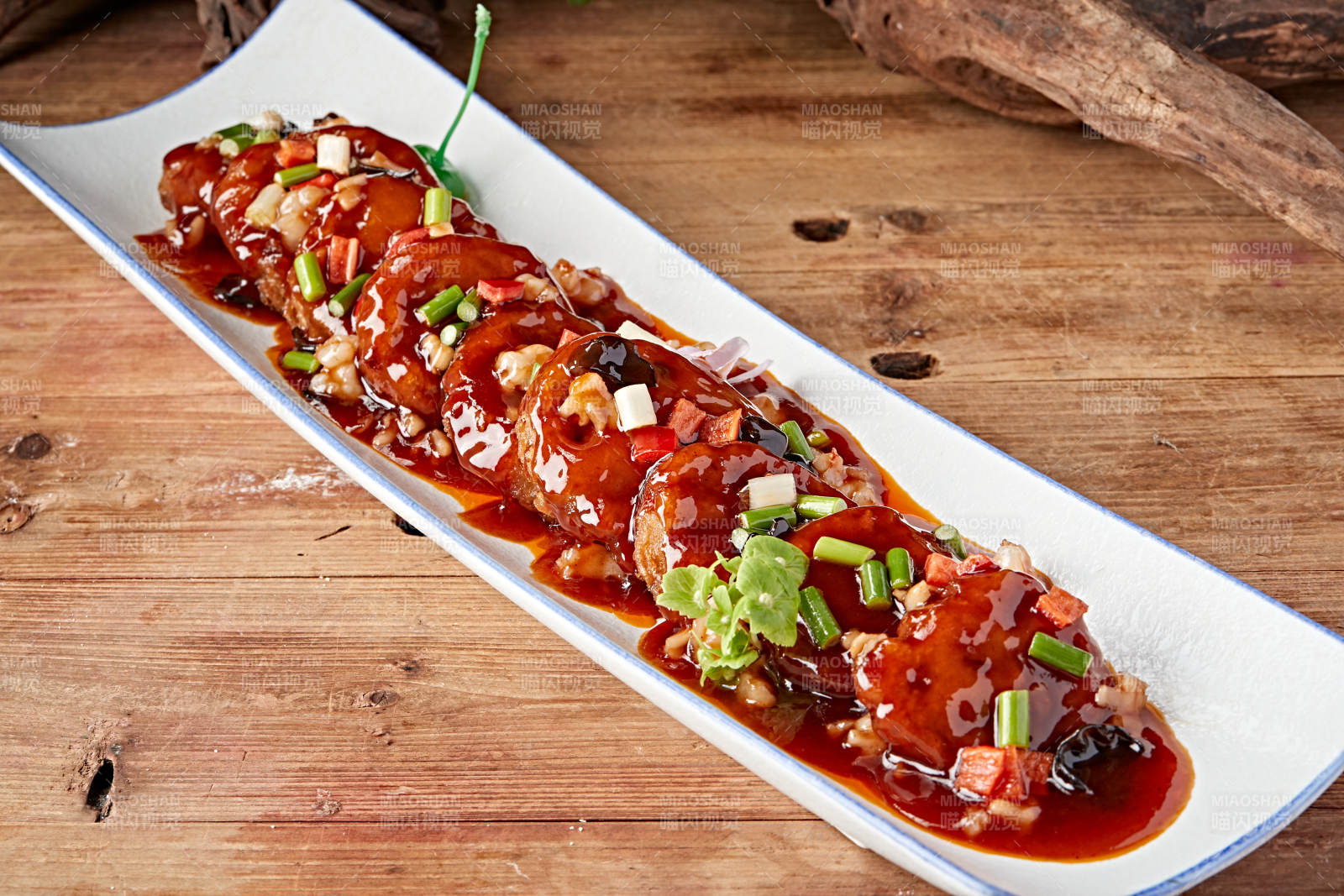 浇汁糖醋炸藕夹图片